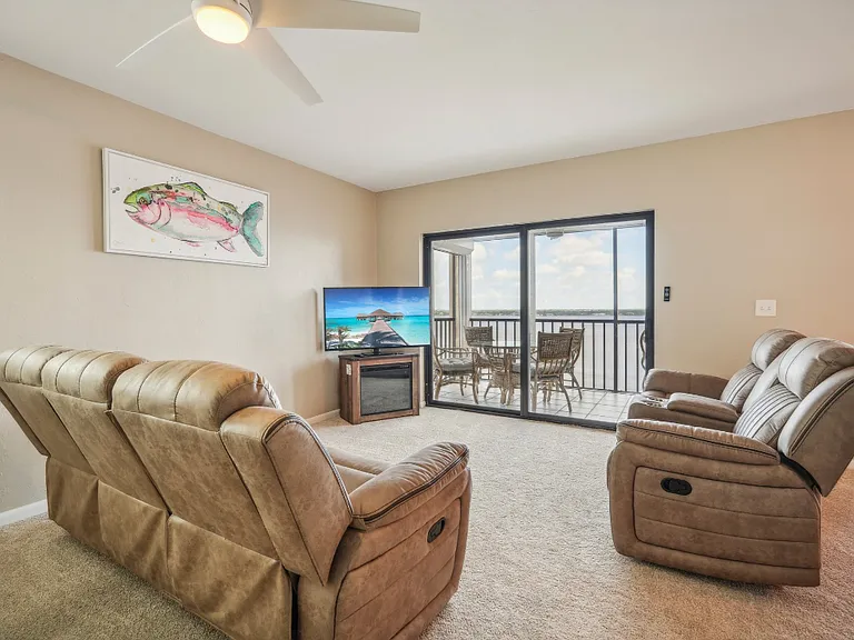 1901 Clifford St #1201 — Photo 5