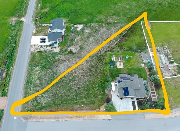 1162 Village Dr — Photo 31