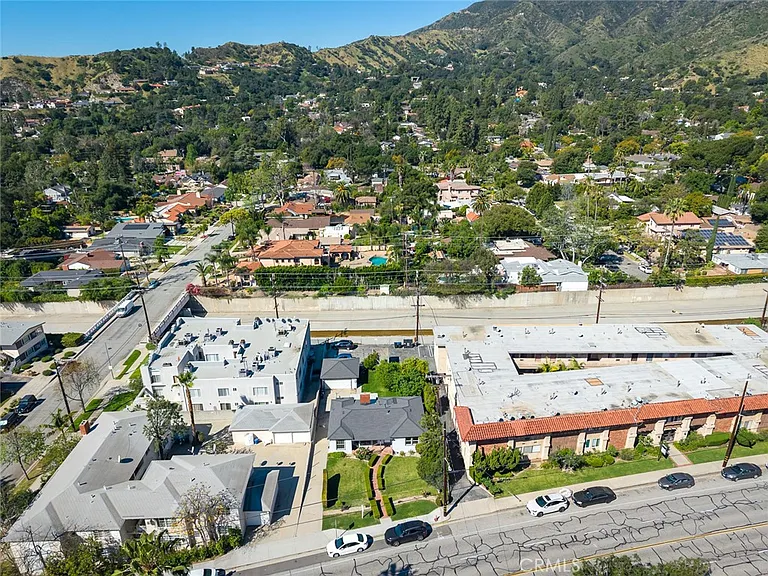 2111 N Verdugo Rd — Photo 49