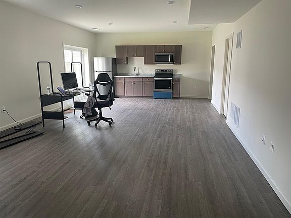 4th image of 147 Boxelder Dr #Basement