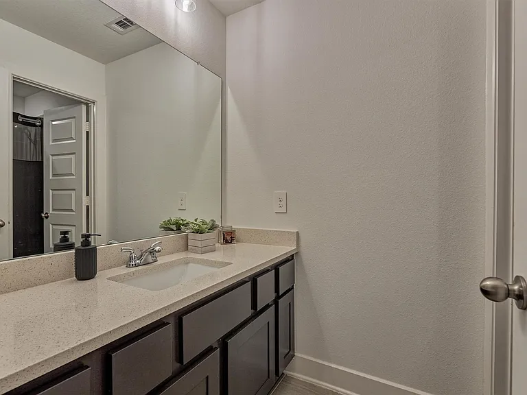 407 Tulip Tree Ct — Photo 36