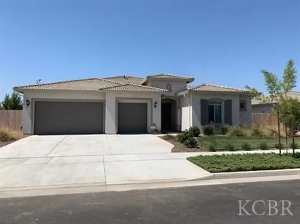 1526 N Elizabeth Dr, Hanford, CA 93230