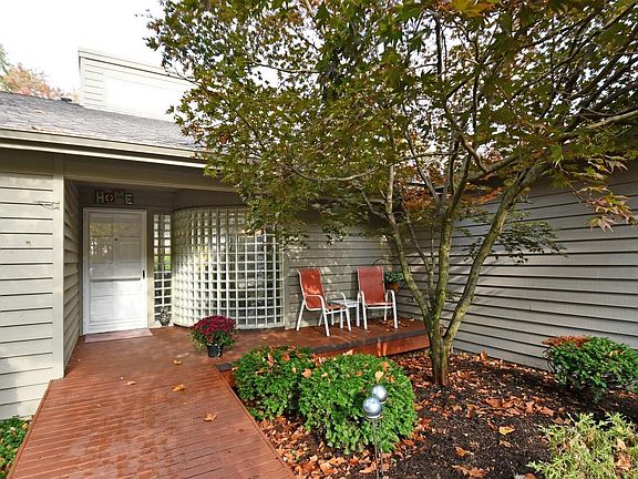 2nd image of 2230 Sweetbriar Ln #17