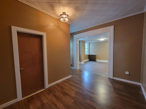 3rd image of 41 Paine St Floor 1
