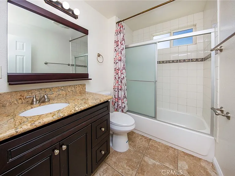 11834 Gilmore St #16 — Photo 17