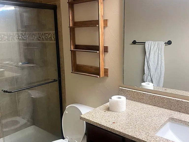 872 N Ferguson Ave — Photo 2