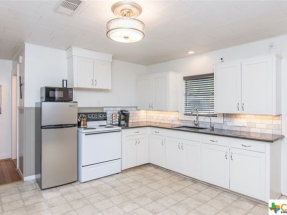 5th image of 814 N Avenue B