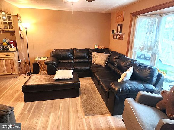 3rd image of 1232 Country Ridge Rd