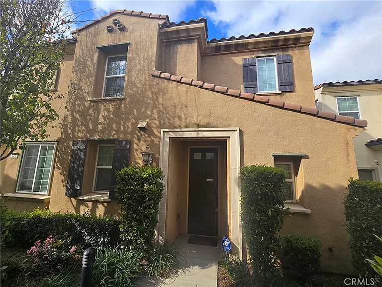 230 W Sparkleberry Ave — Photo 1