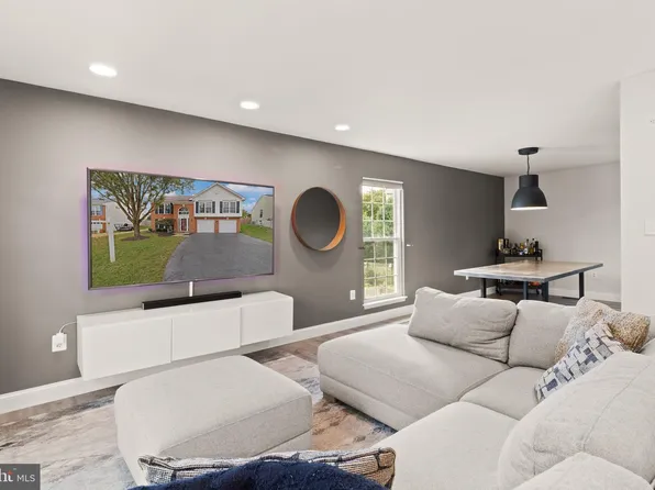 9305 Shannon St, Manassas Park, VA 20111