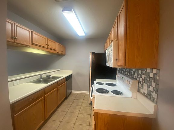 3rd image of 2738 W Tharpe St APT 503