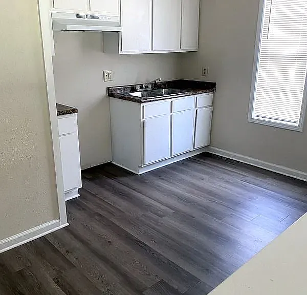 308 Gannt St #B — Photo 3
