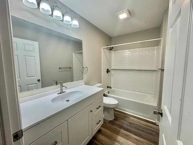1007 N Quincy Ave — Photo 14