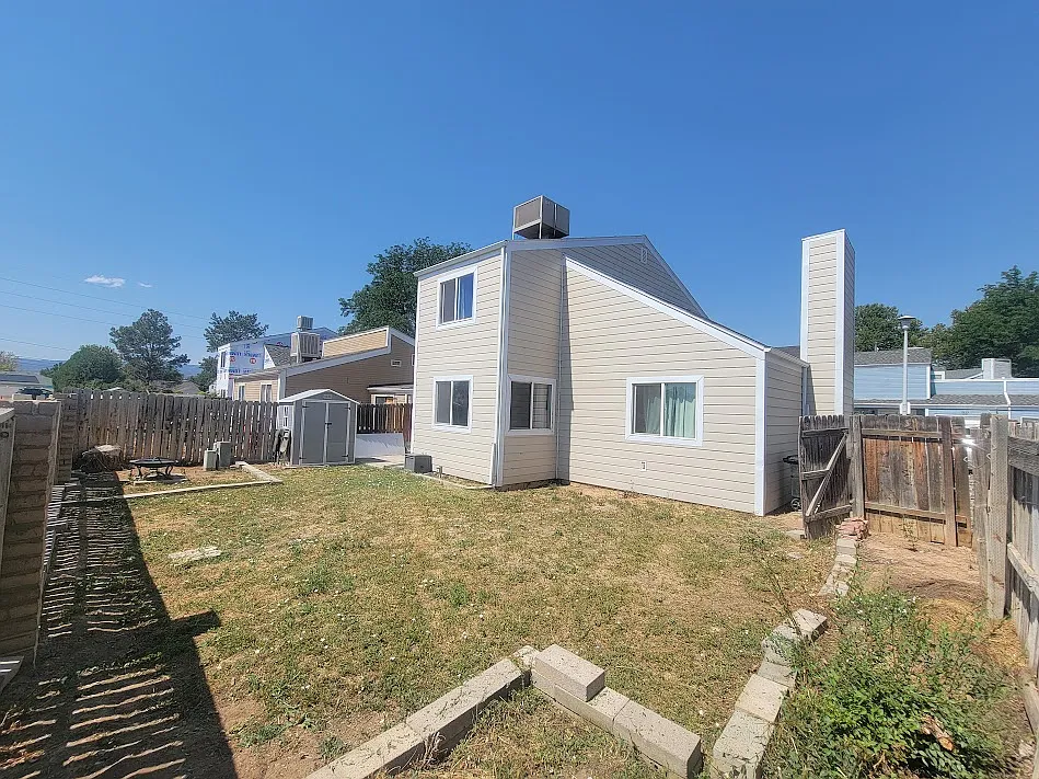 3 bed, 2.5 bath, 1445 sqft, $2,400 — Photo 2