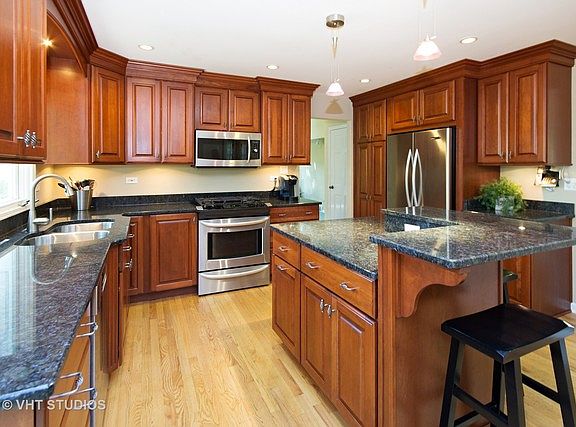 4th image of 1140 Venetian Ct
