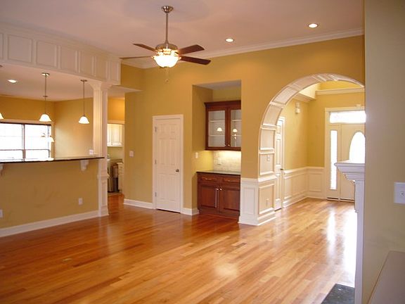 3rd image of 216 Kingston Cir