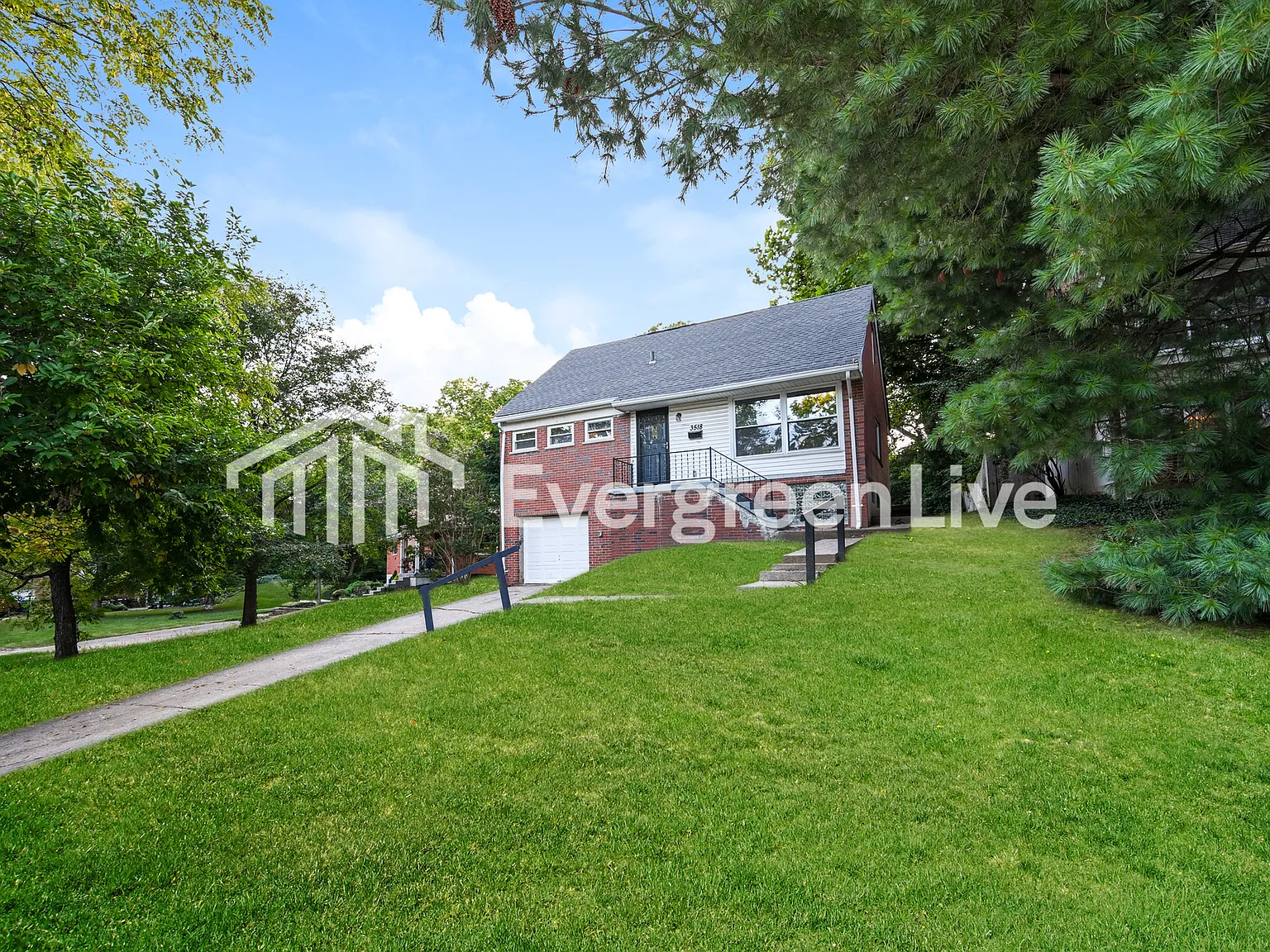 4 bed, 1.0 bath, 1795 sqft, $1,645 — Photo 2