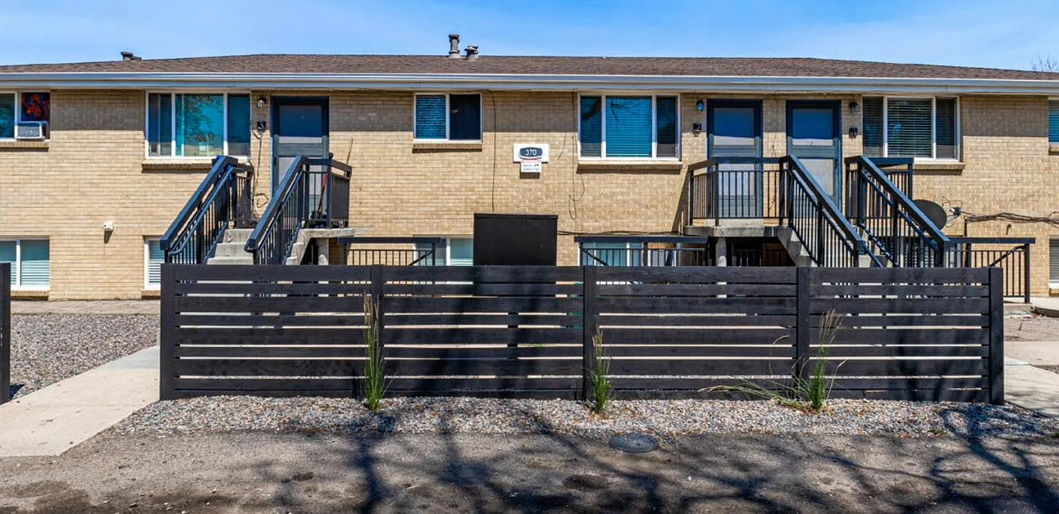 370 Benton St — Photo 1