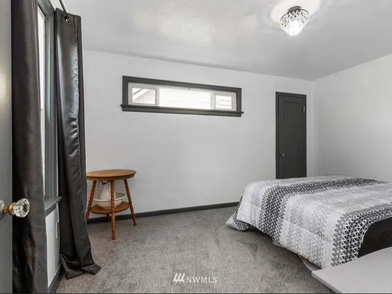 2522 N Lafayette Ave — Photo 16