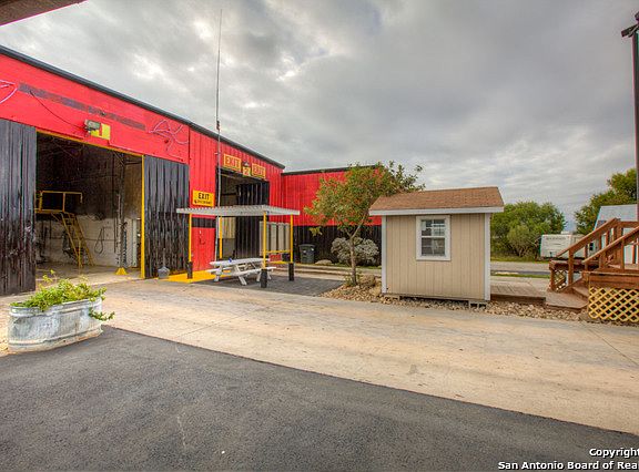 3rd image of 135 Conrads Ln