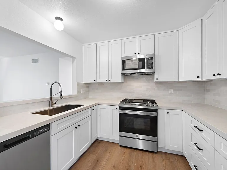 402 Corto Ln — Photo 1