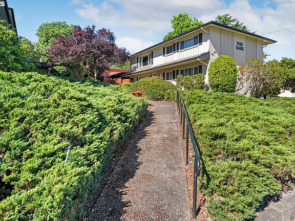 4th image of 821 SE Mosher Ave