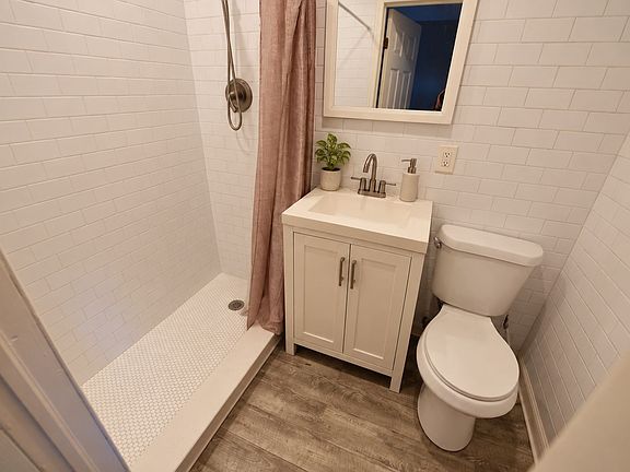 5th image of 1000 10th Ave NW APT 5