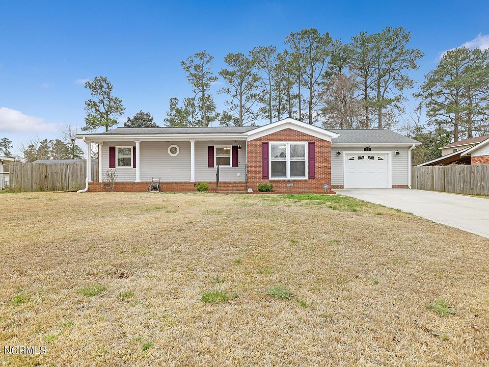 1st image of 32 Berkshire Drive