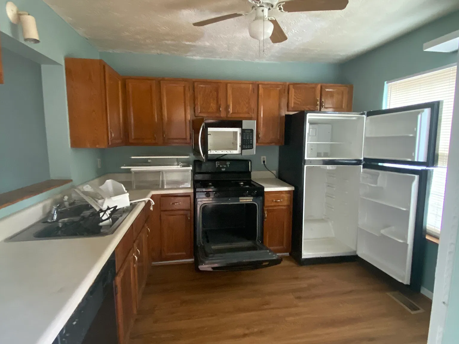 3 bed, 3.5 bath, 1185 sqft, $1,750 — Photo 3