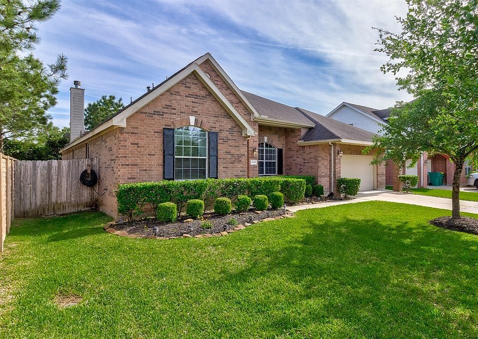 Youâll love this all brick Lennar built 1 story home with 4 bedrooms & 2.5 baths tucked away at the end of a quiet cul-de-sac.