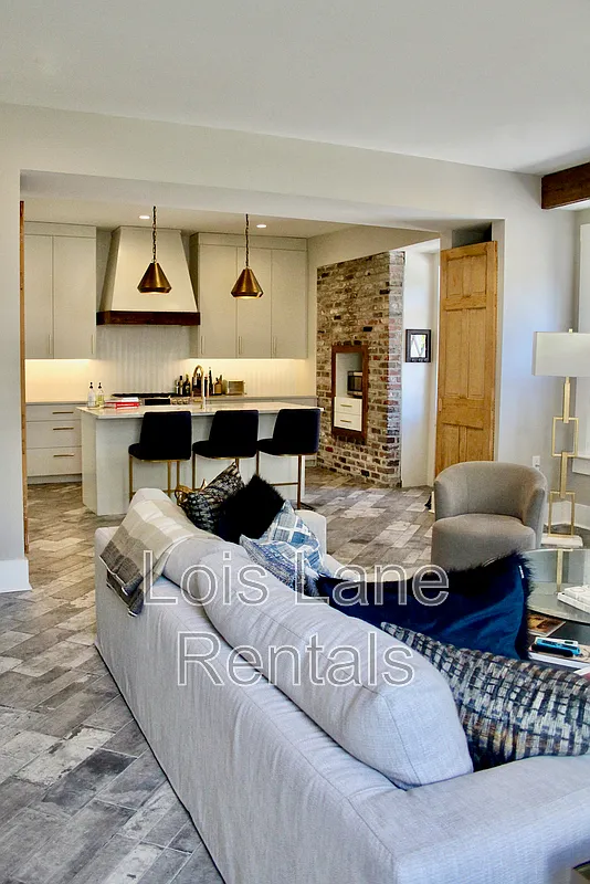 3 bed, 2.5 bath, 2436 sqft, $8,500 — Photo 4