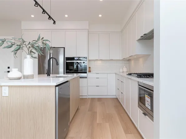 1810 Selenite Pl #101, Langford, BC V9B 7E2