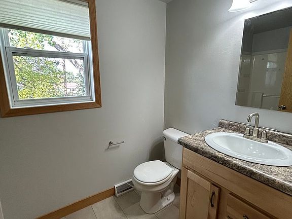 4th image of 836 5th Ave W