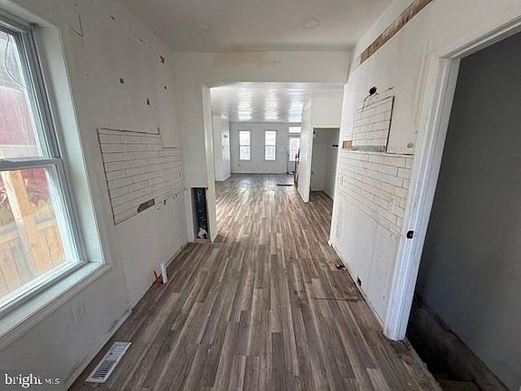 5th image of 123 N Salford St