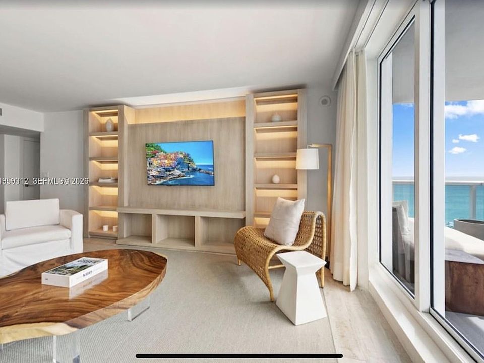 1st image of 102 24th St APT 1206