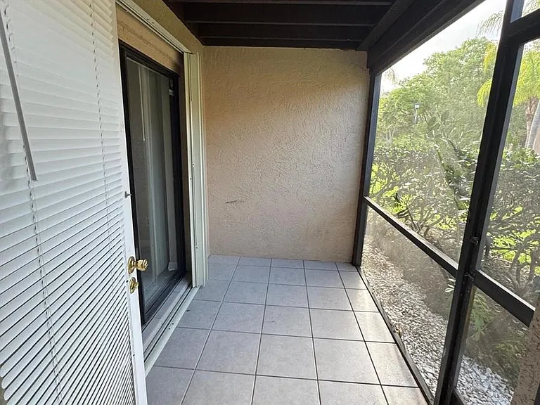 2416 SE Garden Ter #203 — Photo 15