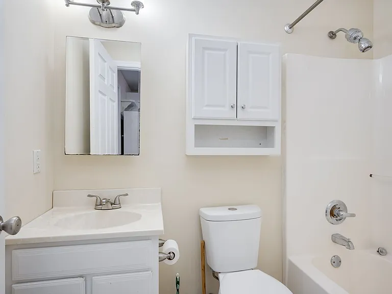714 Broad St #B — Photo 16