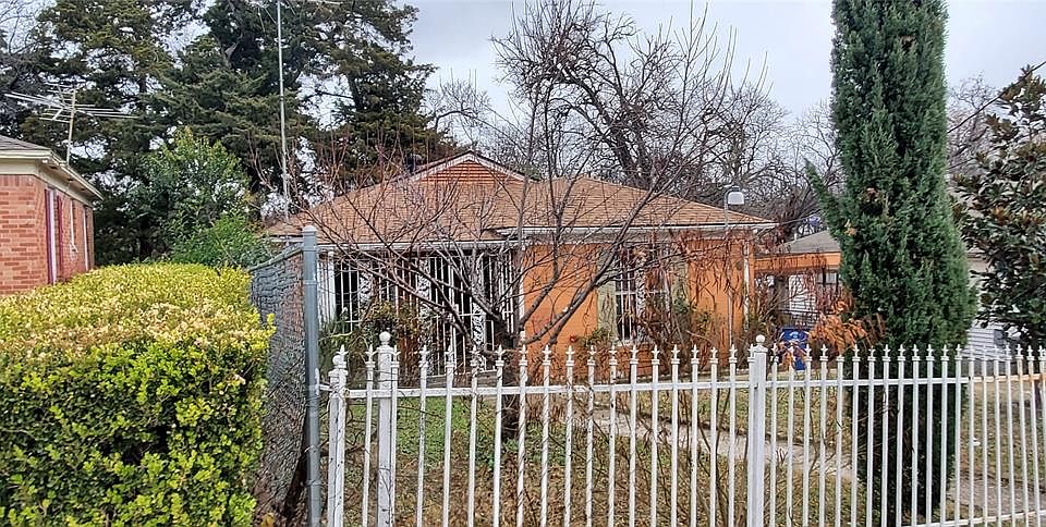 2nd image of 719 McDowell St