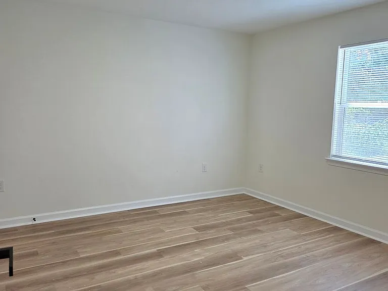 219 Green Dr SW — Photo 9