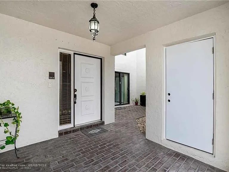 6744 Canary Palm Cir — Photo 4