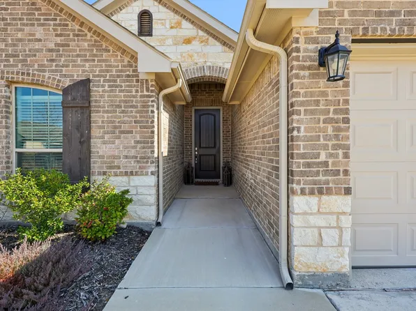 212 Magnolia Dr, Azle, TX 76020