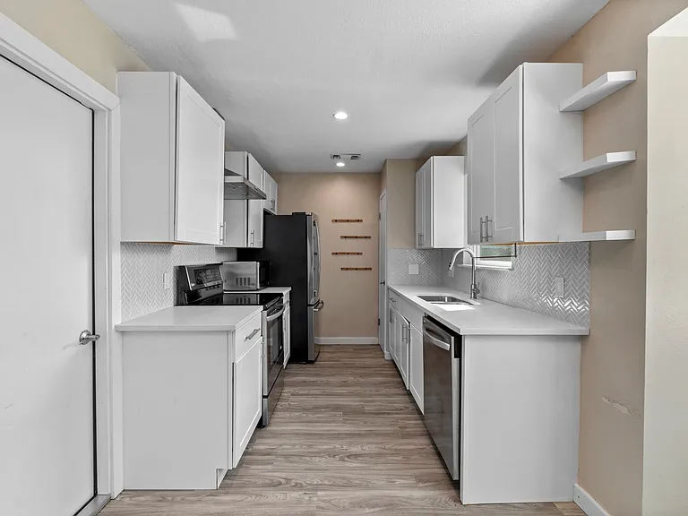 10107 Floyd Dr — Photo 10