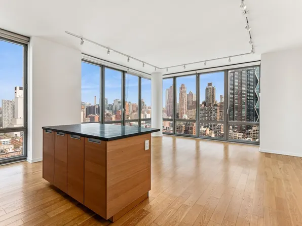 310 West 52nd Street 22H image 3 of 11