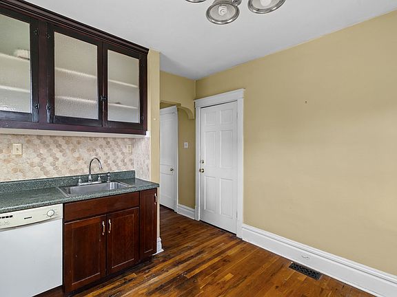 3rd image of 2112 Geyer Ave #A