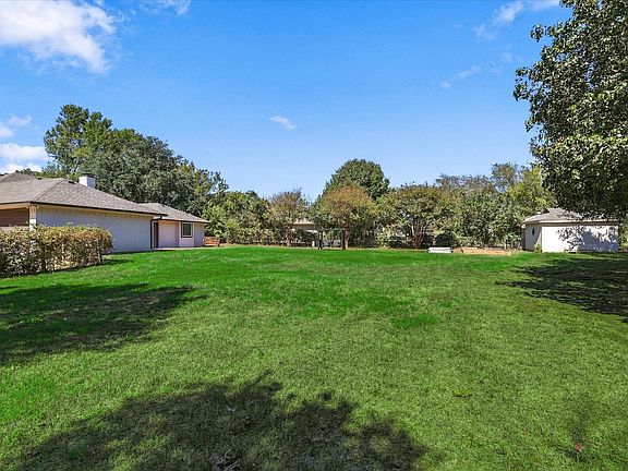 2nd image of 205 N Forest Ln