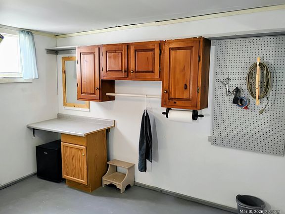 Southern facing window - Bright and Sunny!