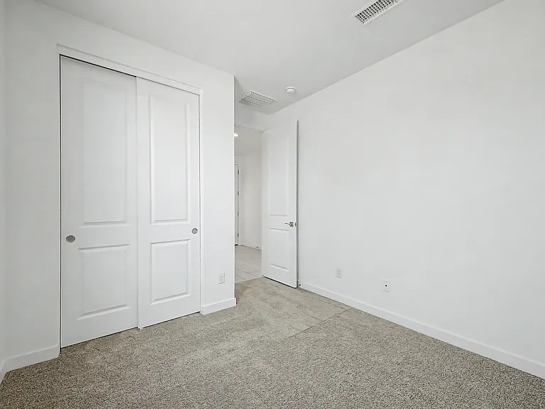 5330 W Harmont Dr — Photo 15