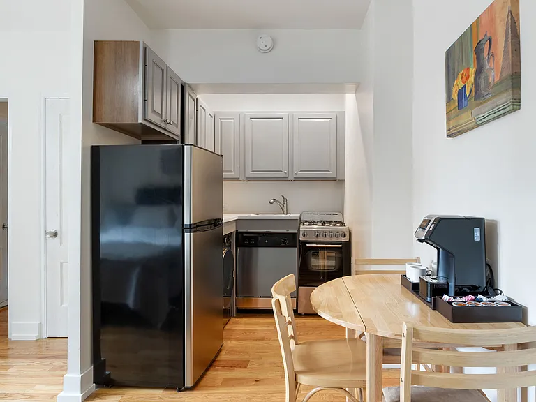 1100 N. LASALLE APARTMENTS — Photo 7