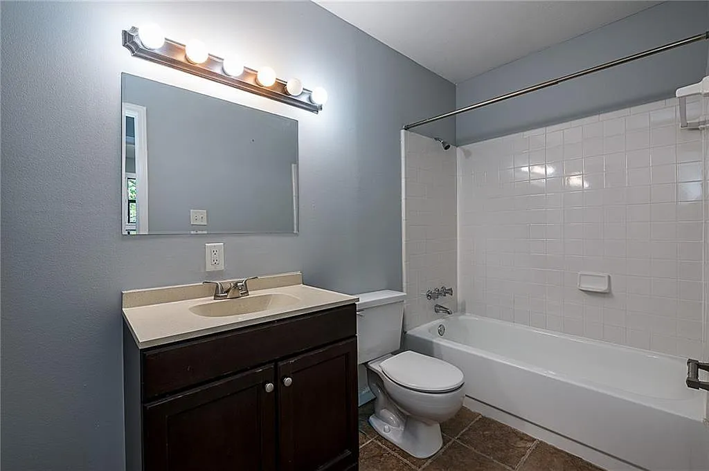 2 bed, 2.0 bath, 1000 sqft, $2,500 — Photo 3