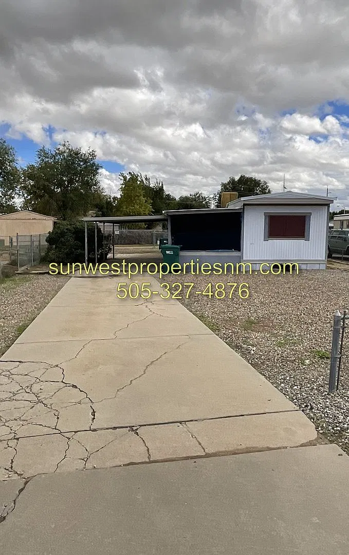 3 Bedroom, 1.5 Bathroom Mobile Home — Photo 2